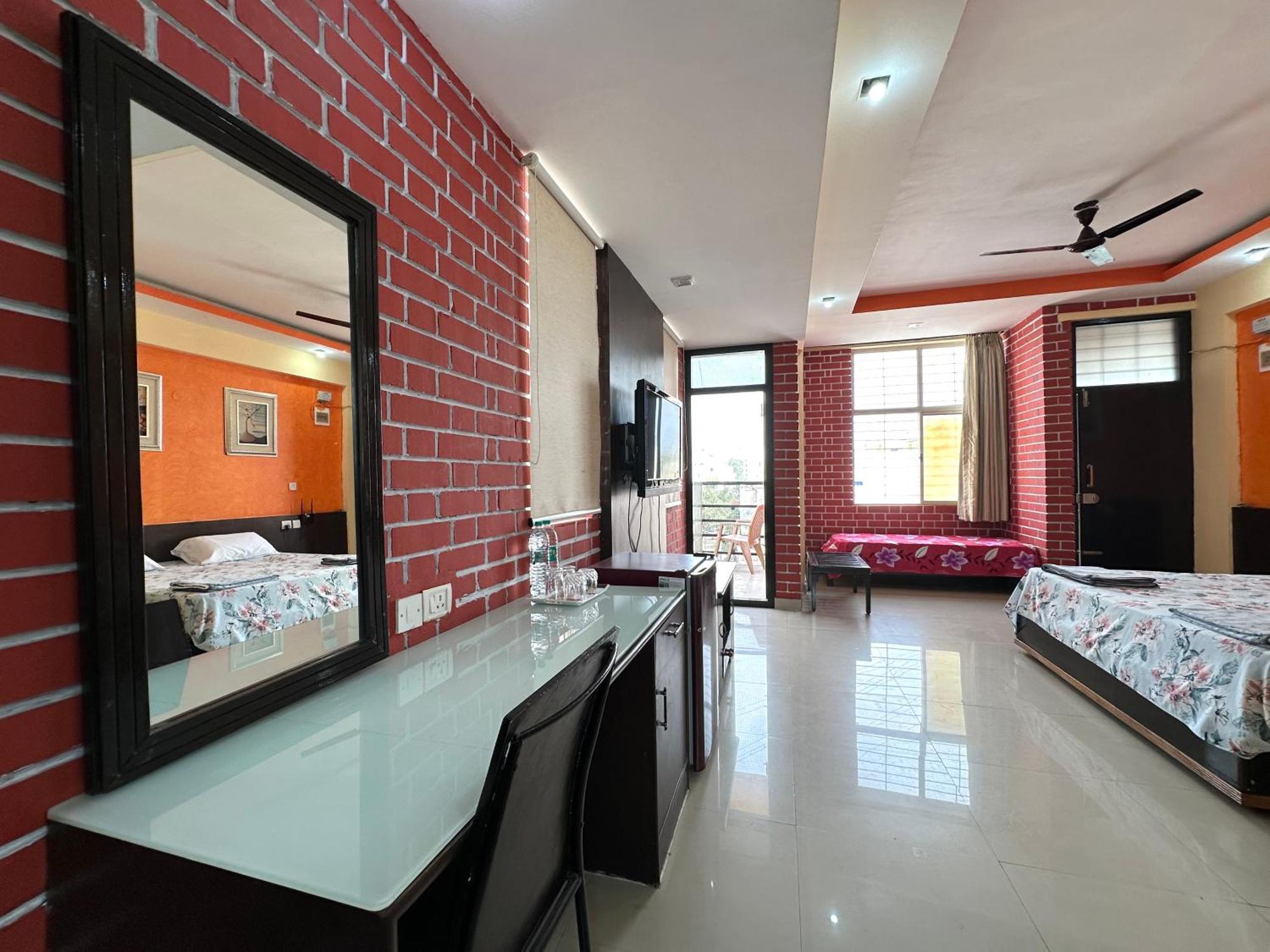 Fernandes Complex Hotel Bangalore Exterior photo